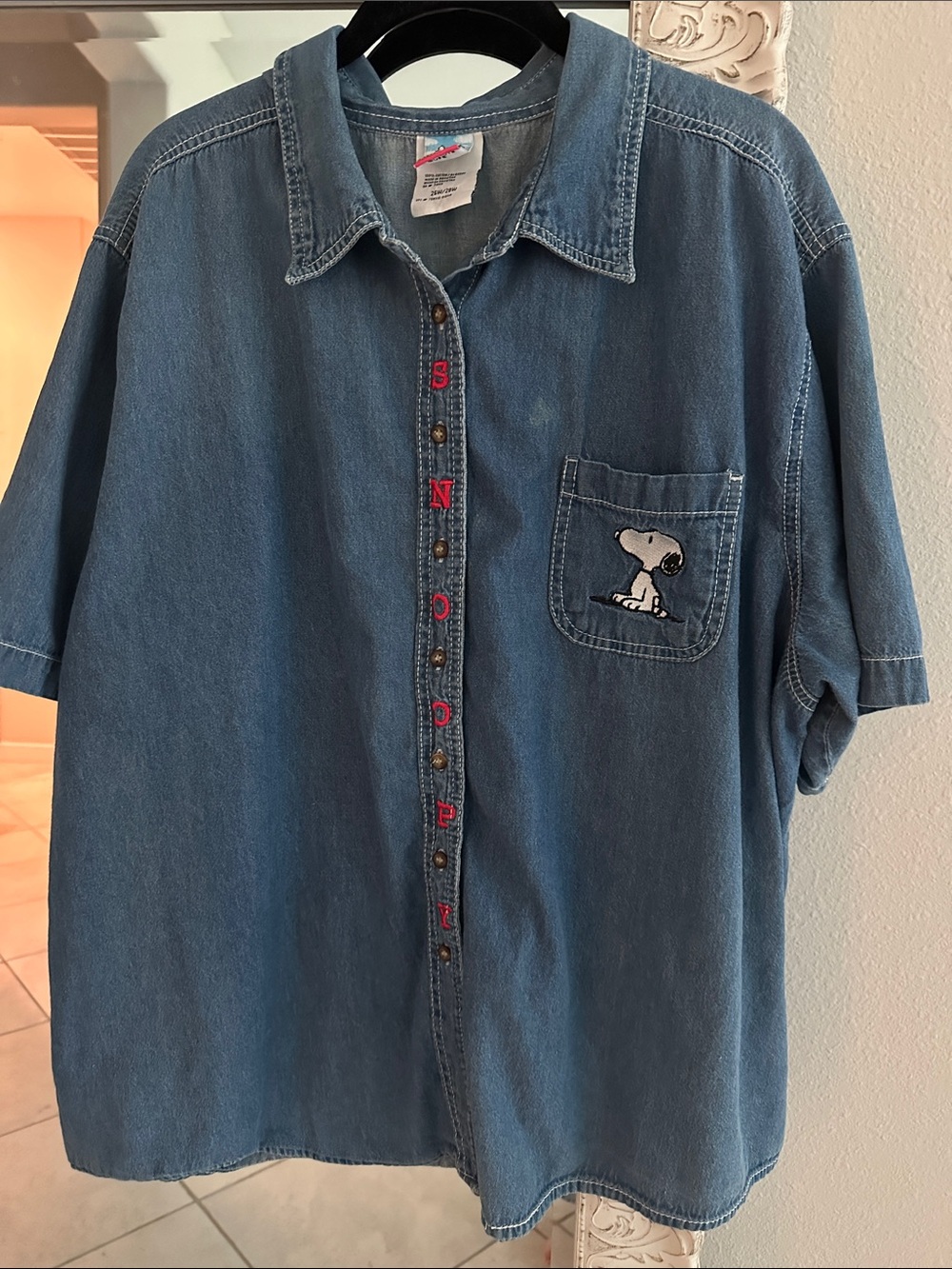 Vintage Peanuts Snoopy Denim Short-Sleeve Shirt with Embroidered Snoopy